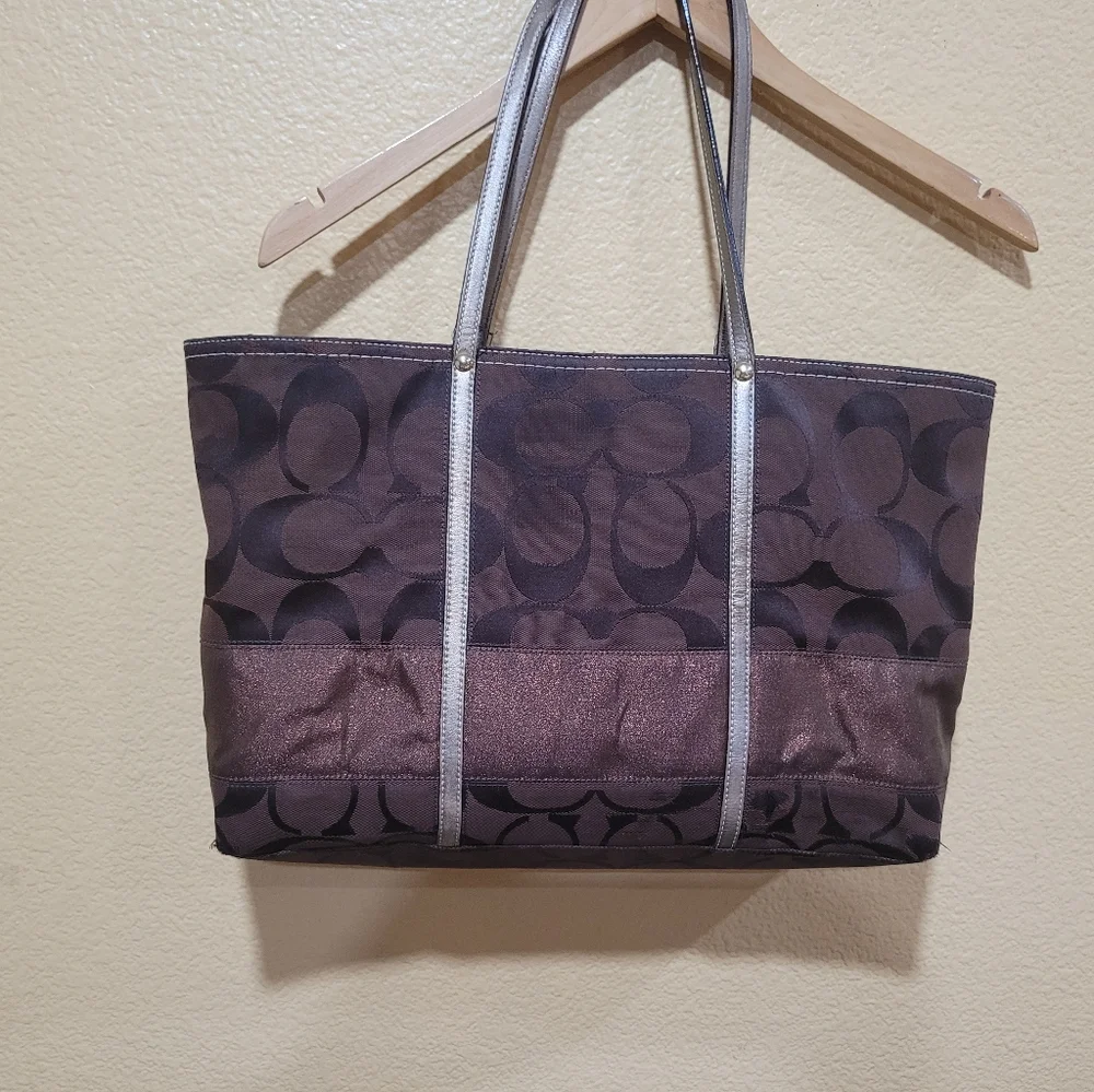 Coach  totes - Picture 2 of 13